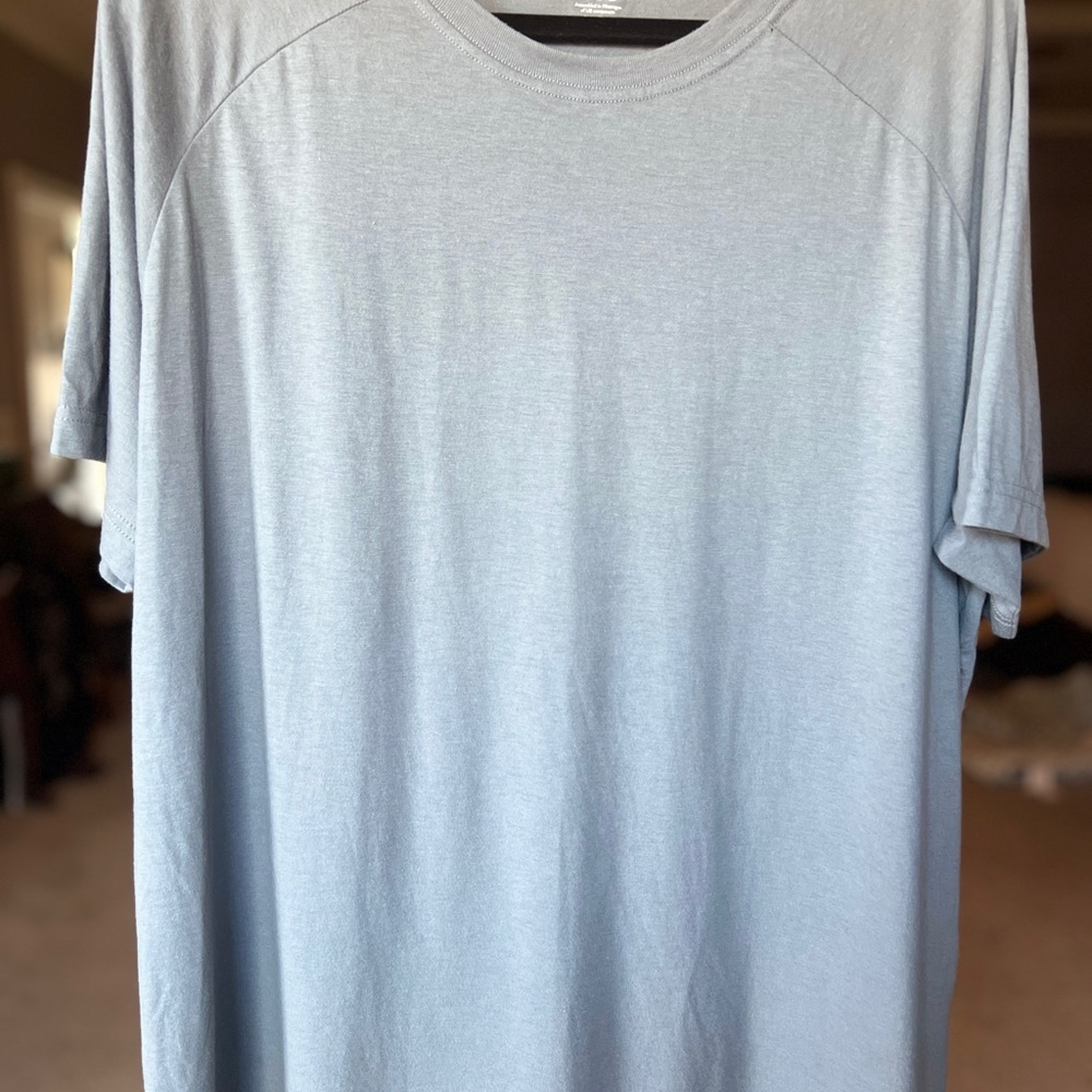 Alo Triumph Tee Short Sleeve Performance Shirt Gray XL Men Unisex Women
